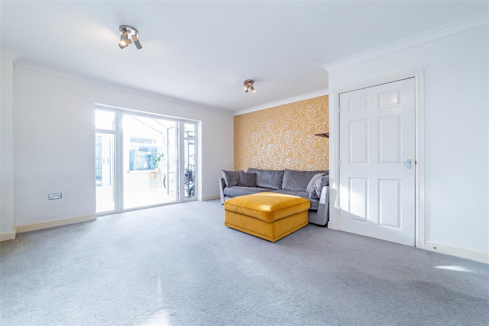 3 bed property in Walletts Wood Court, Chorley